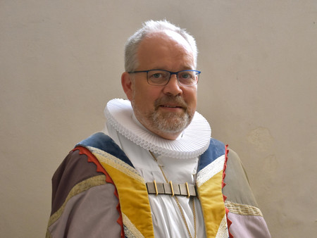 Billede af biskoppen i bispekåbe